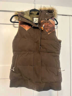 Picture Geometric Hooded Puffer Vest Brown & Green Medium